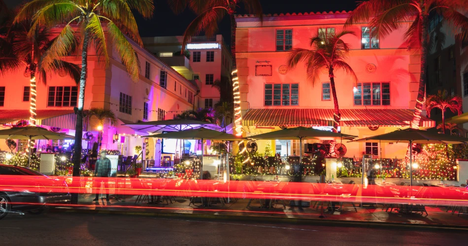 Explorando Miami Beach. Donde el glamour se encuentra con la brisa del océano.