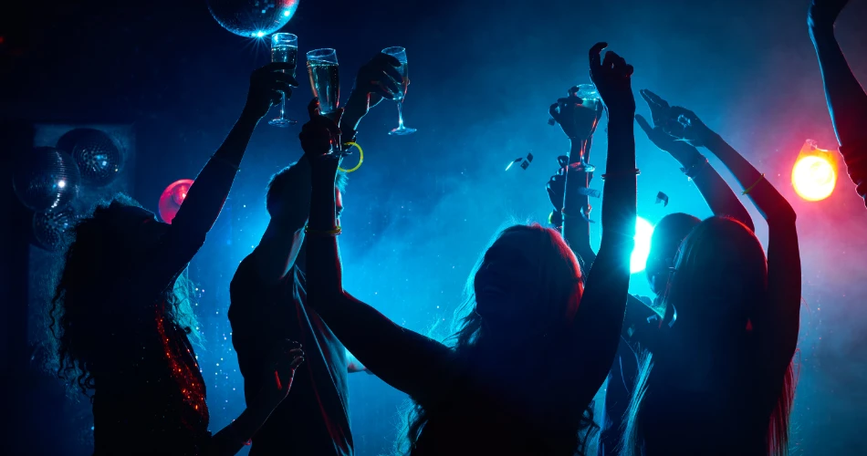 Miami Beach Nightlife Guide: Clubs, Lounges & Sunset Spots