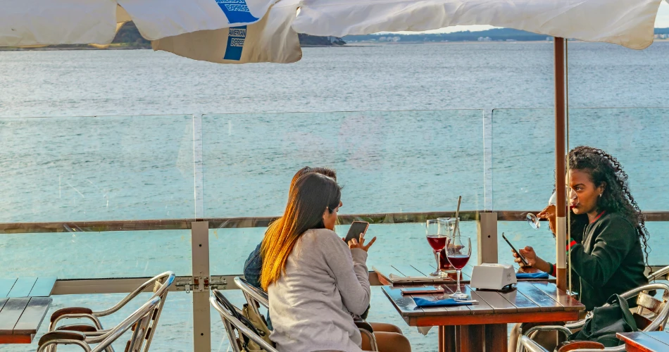 Miami Beach Nightlife Guide: Clubs, Lounges & Sunset Spots