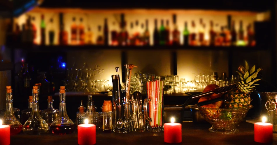 Miami Beach Nightlife Guide: Clubs, Lounges & Sunset Spots