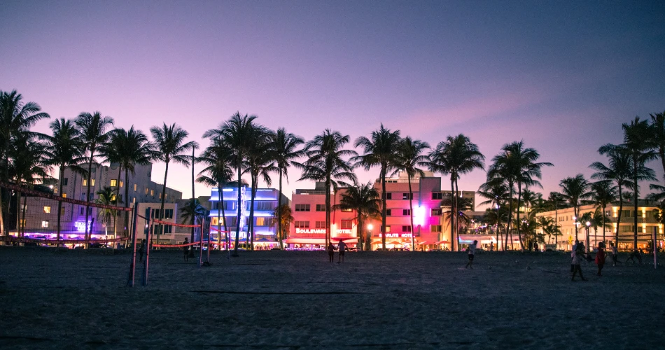 Miami Beach Nightlife Guide: Clubs, Lounges & Sunset Spots